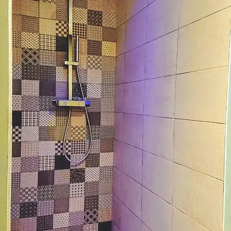 Avec Piscine Privee A Interieure, Jacuzzi & Sauna Apartment *