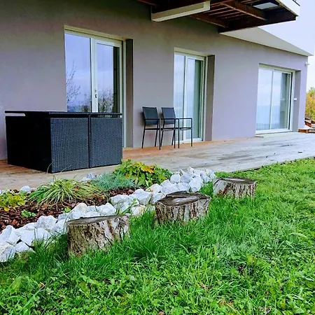 Avec Piscine Privee A Interieure, Jacuzzi & Sauna Apartment Saint-Cassin